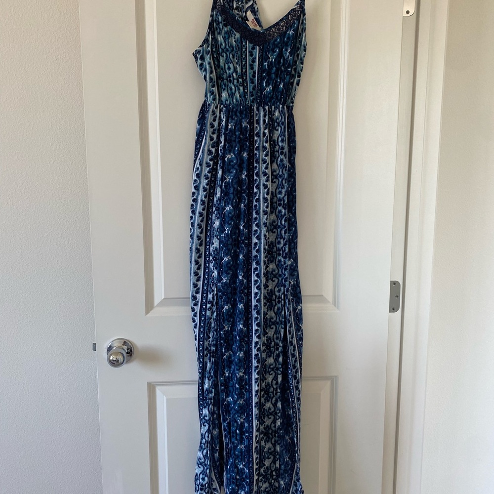 Mossimo Supply Co. Blue and White Maxi Dress Size Medium